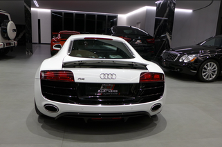 Fit Lovers kupili sobie nowy samochód z silnikiem V10. To sportowe coupe kosztuje krocie!