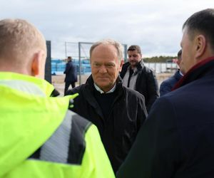 Premier Donald Tusk wizytuje miejsce budowy pierwszej elektrowni jądrowej w Polsce