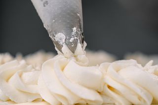 Co dzieje się w mózgu po jednym „ciężkim” obiedzie? Niebezpieczne zmiany już po 4 godzinach