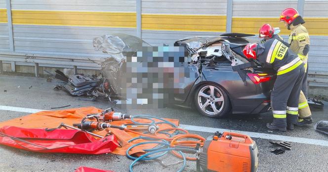 40-latek zginął na A1 wbijając się luksusowym Audi pod naczepę