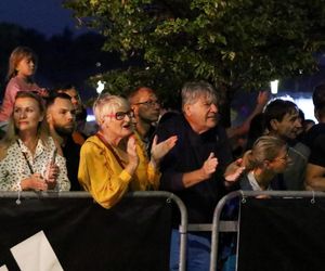 Tłumy wyszły w nocy na ulice. Ludzie klaskali, okrzykom nie było końca