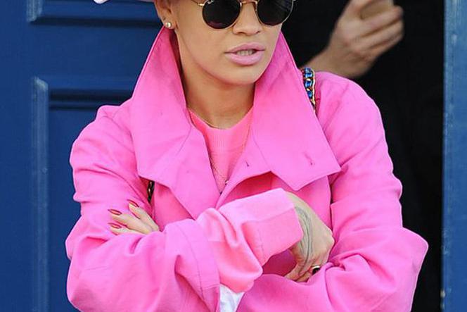 Wiosna 2015, moda: Jakie kolory najbardziej trendy w sezonie wiosna/lato 2015? Rita Ora to wie! ZDJĘCIA