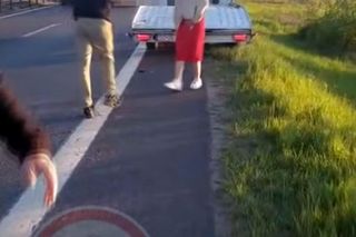 Pobudzony mężczyzna biegał po drodze DK 86 w Będzinie