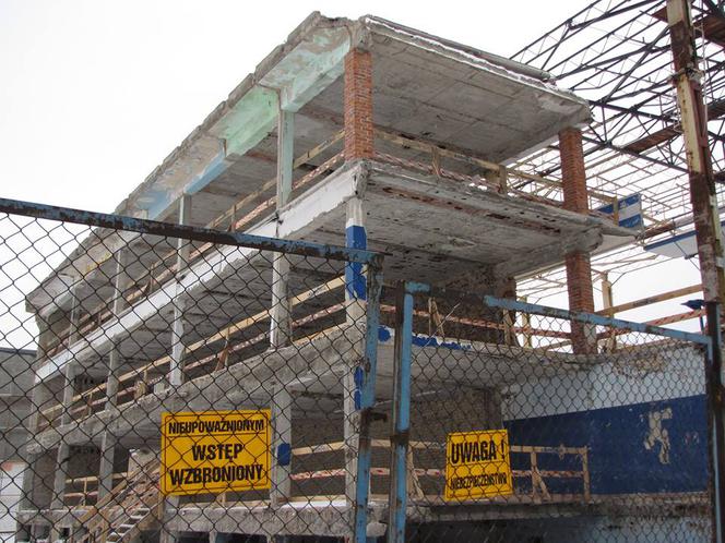 Basen przy Matuszczaka powstanie na gruzach starej pływalni