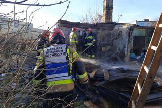 Groźny poranny pożar przy ulicy Skałka postawił na nogi służby