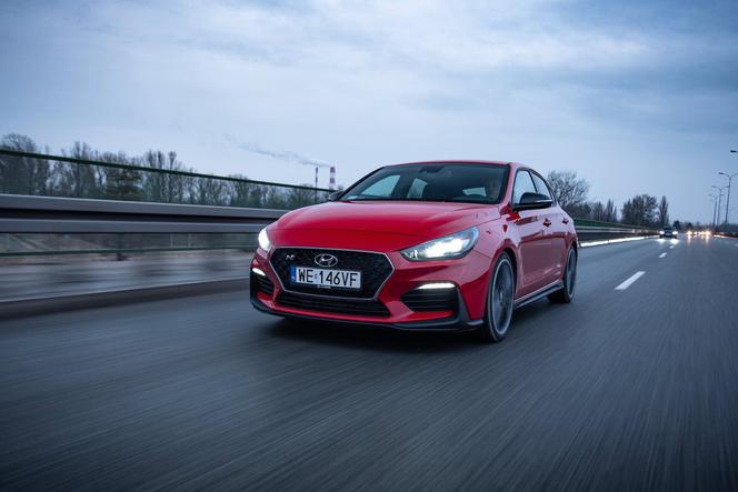 TEST, OPINIA - Hyundai i30 Fastback N Performance 2.0 T-GDI 275 KM 6MT: kompakt wciągający bez reszty