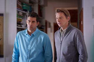 Przyjaciółki 20 sezon odc. 242. Robert (Krzysztof Wieszczek), Andrzej (Adam Adamonis)