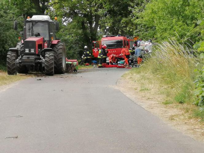 Zderzenie samochodu osobowego z ciągnikiem w okolicach Mieściska