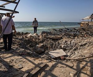 Strefa Gazy/ 74 zabitych w atakach Izraela, z czego 30 w nalocie na nadmorską kawiarnię.