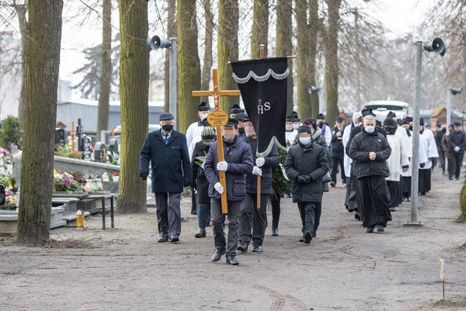 30 duchownych żegnało księdza samobójcę