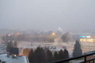 TOTALNY ARMAGEDON nad Polską. Wichury, śnieżyce i burze jednocześnie! [WIDEO]