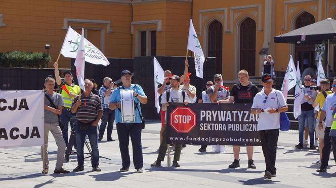 Protest pracowników PKP Cargo we Wrocławiu. Pracę ma stracić prawie 400 osób 