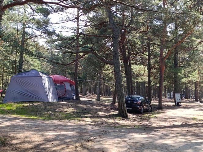 Koniec sezonu w Lubiatowie. Plaża i pusty camping