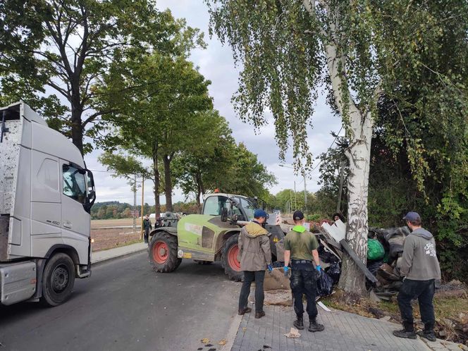 Siedleccy harcerze pracowali przy sortowaniu i wydawaniu darów, wywożeniu zniszczonych sprzętów i sprzątaniu zalanych domów. 