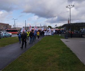 Hutnicy i koksownicy wyszli na ulice w Dąbrowie Górniczej. Apel do rządu o ratunek dla branży i tysięcy miejsc pracy