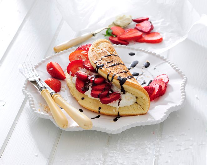 Jak zrobić biskwit? Podajemy sprawdzony przepis na omleciki z owocami