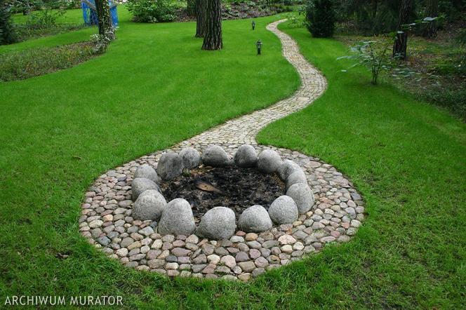 Nawierzchnia w ogrodzie: jak wykorzystac resztki kamienia?