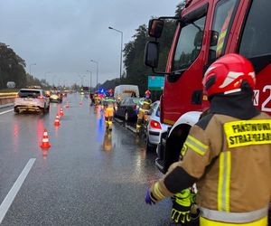 Karambol na zjeździe do centrum Tarnowa. Zderzyło się pięć samochodów, są ranni