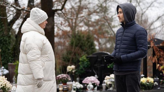 Barwy szczęścia, odcinek 2616: Basia (Sławomira Łozińska), Adam Jakubik (Bartosz Porczyk)