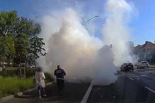 Rozbiegany silnik auta na skrzyżowaniu w Katowicach