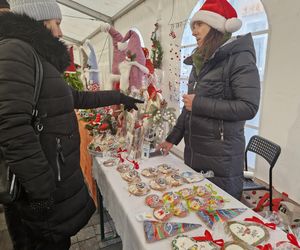 Mikołajkowy weekend w Pucku. Lodowe Lwy Morskie, jarmark i impreza świąteczna w stylu PRL! 