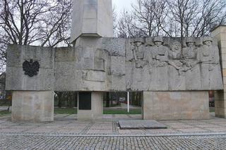 Gorzów: Tablica spod pomnika na Placu Grunwaldzkim na razie nie zostanie usunięta [AUDIO]
