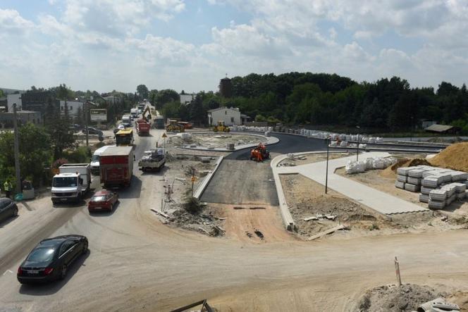 Budowa ronda to jedno z zadań obejmujących przebudowę drogi od ronda Zakrzewskiego do ul. Jędrzejowskiej