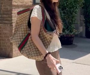 Dakota Johnson to jedna z najlepiej ubranych gwiazd. W czym tkwi sekret jej stylu? 