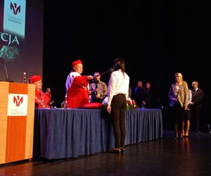 Podczas uroczystej ceremonii inauguracji nowego roku akademickiego 2024/2025 odbyła się tradycyjna immatrykulacja studentów i studentek pierwszego roku.