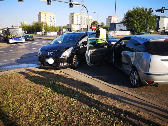 Wypadek z udziałem dwóch osobówek i autobusu w Bydgoszczy! [ZDJĘCIA]