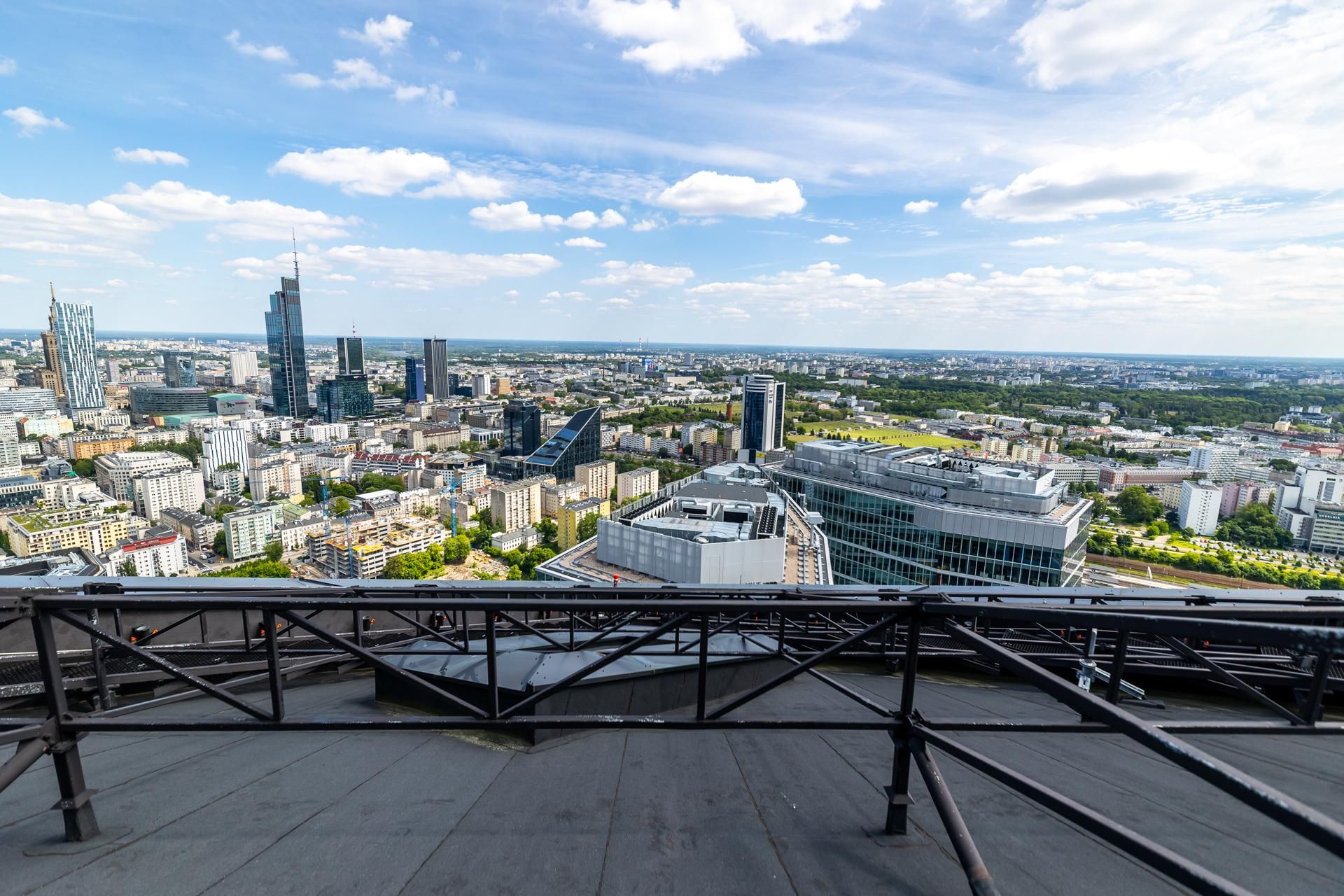 Skyliner. Widok na Warszawę