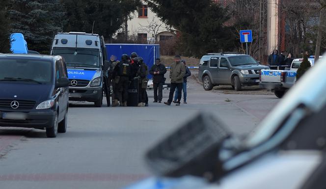 SAMOBÓJCA MIŁOŚĆ POLICJA BROŃ
