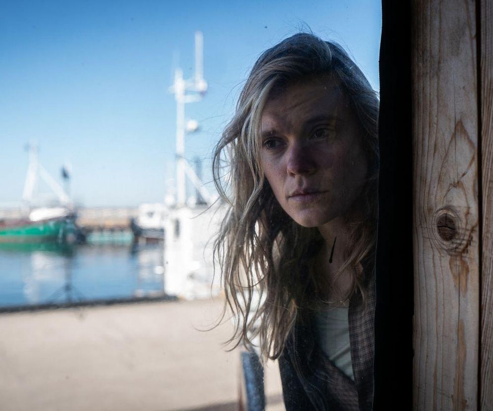 Profilerka sezon 2 - odcinek 11 streszczenie. Regina znajduje w Stormii zwłoki szefa, Maxa Budzisza