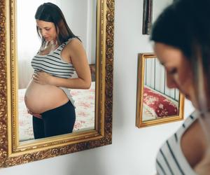 Może się zrobić niebieska. 7 niesamowitych zmian w pochwie w trakcie ciąży