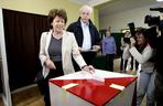 Andrzej Olechowski z żoną Ireną głosują w wyborach 