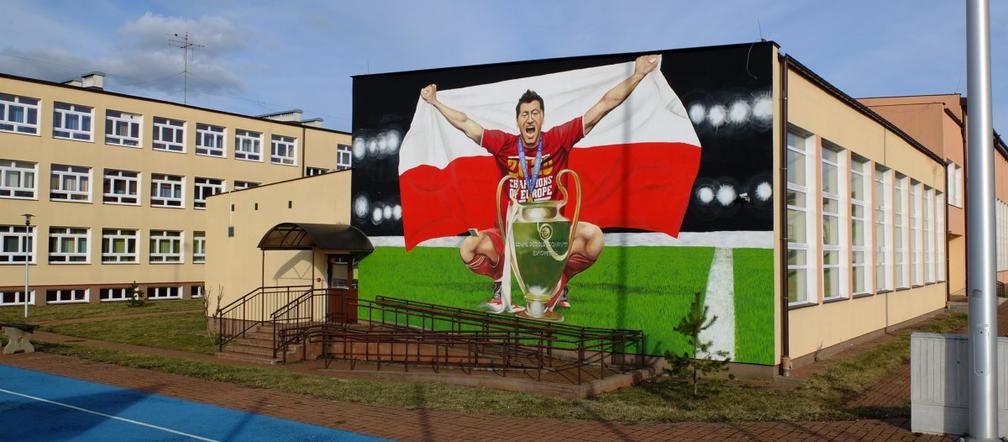 Mural przedstawiający Roberta Lewandowskiego
