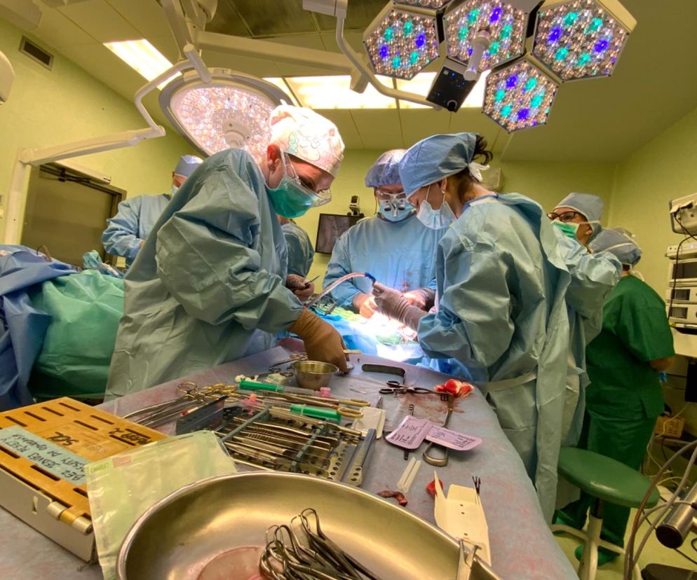 Lekarze uratowali twarz pacjenta! Użyli do tego fragmentu nogi. Pierwszy taki przypadek