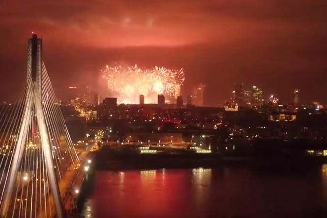 screen z filmu New Year's Eve 2016/2017 Warsaw Poland ~ Sylwester Warszawa Fajerwerki