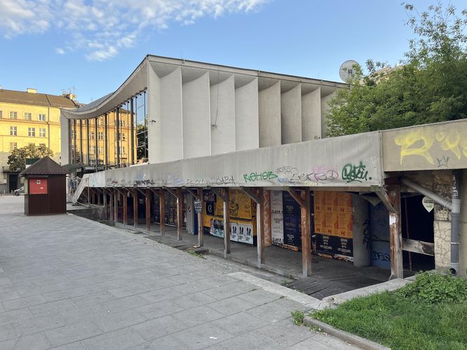 Taras między Hotelem Cracovia i Kinem Kijów. Czy nadaje się jeszcze do remontu?