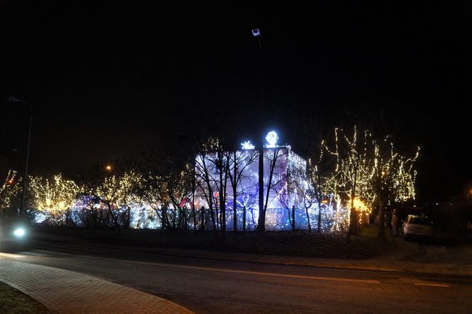 Tak wygląda teraz dom bydgoskich Griswoldów! Zdobi go prawie 250 tys. światełek [ZDJĘCIA]