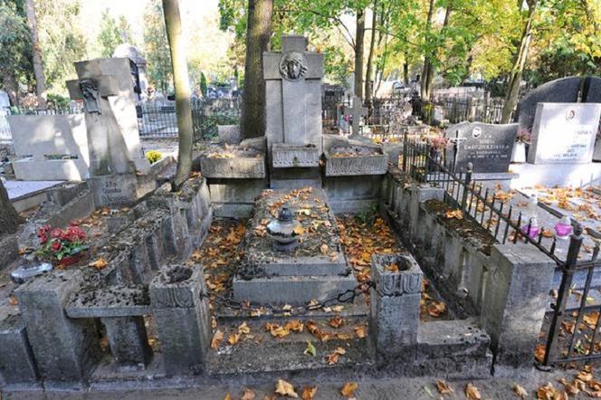 Wszystkich Świętych 2022 w Toruniu: Czy kradzieże na cmentarzach to poważny problem? Policjant komentuje