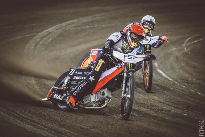 Bartosz Zmarzlik obronił tytuł mistrza świata na Motoarenie. Zdjęcia z toru i trybun