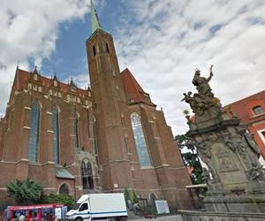 Kolegiata Świętego Krzyża i św. Bartłomieja we Wrocławiu, 69 metrów