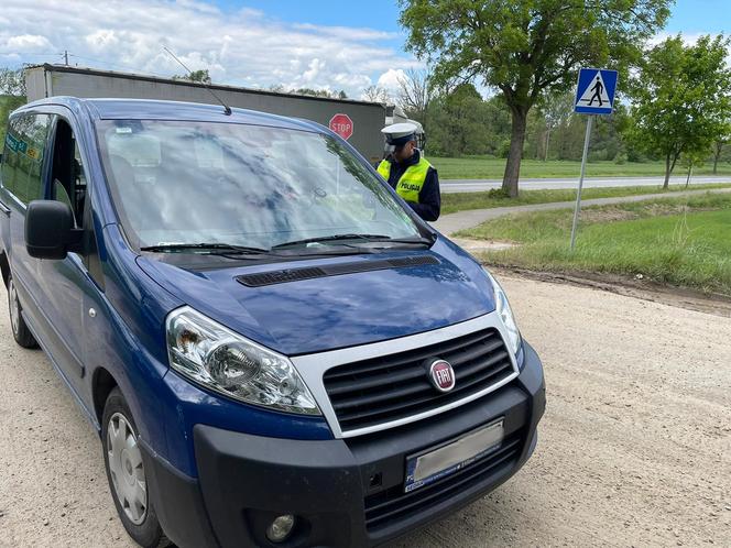 Policjanci namierzali piratów drogowych w Sampławie pod Iławą przy użyciu drona