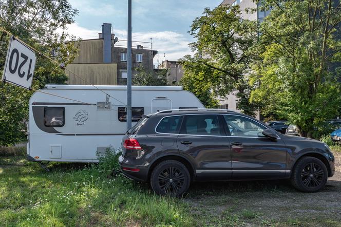 Urząd skarbowy wystawił na licytację auto z przyczepą kempingową