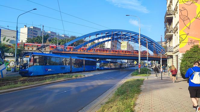 Poranny armagedon na Grabiszyńskiej we Wrocławiu. Ludzie jadą do pracy i szkoły, a tu remonty