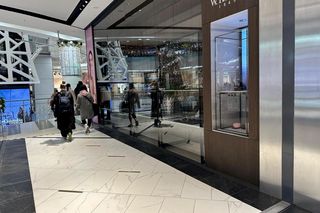 Napad na jubilera w galerii na Mokotowie. Złodzieje odjechali na hulajnogach! Trwa obława