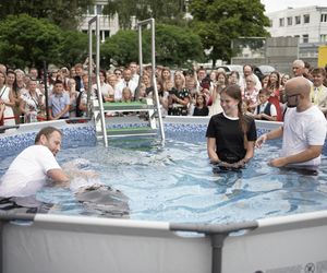 Chrzest na Kongresie Świadków Jehowy w Częstochowie 2025