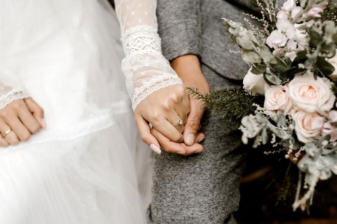 Kiedy będzie można wziąć ślub w 2021? W Polsce będą się odbywać... nielegalne wesela?! 