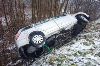 Przyjechali wyciągać opla z rowu. Obaj kompletnie pijani!